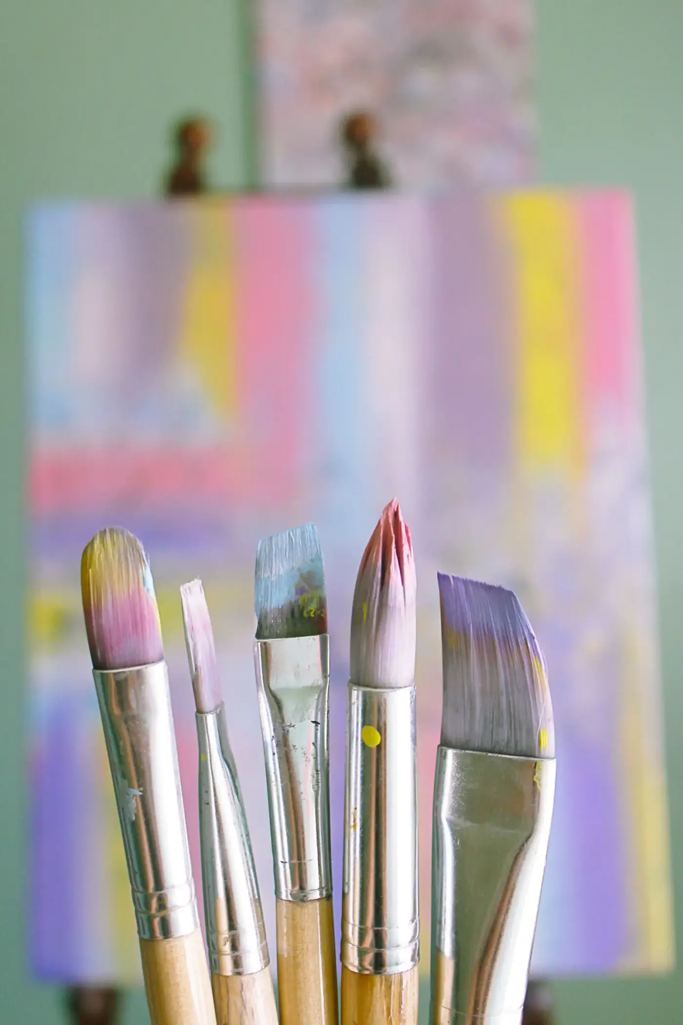 Art studio website showing presented work and a path to contact